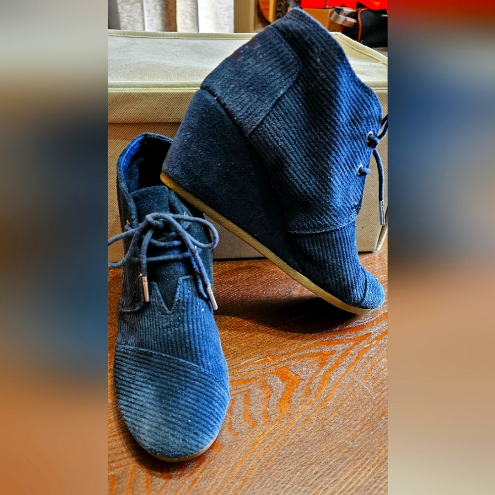 Tom's Wedge Boot